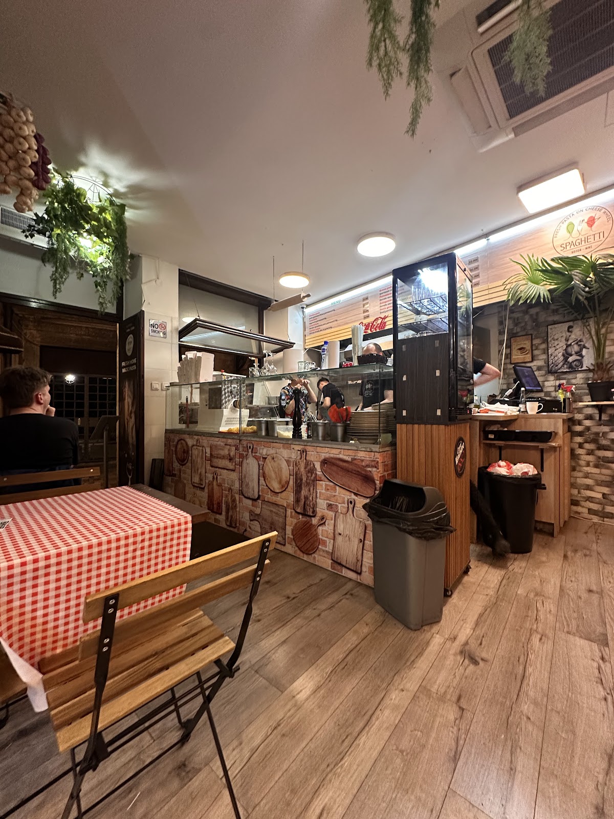 SPAGHETTI & WINE BAR Photo 5